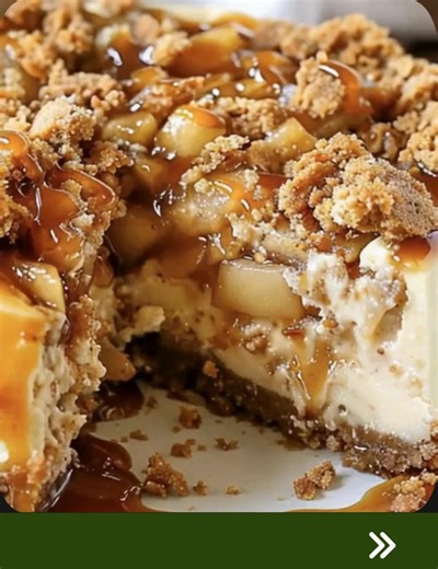 Apple Crisp Cheesecake 😋 Ingredients : 1 and 1/2 cups graham cracker crumbs. 5 tablespoons unsalted butter, melted. 1/4 cup granulated sugar. 3 large apples, peeled, cored, and thinly sliced. 2 tablespoons unsalted butter. 1/2 cup brown sugar. 1 teaspoon ground cinnamon. 1/4 teaspoon ground nutmeg. Recipe in First Coʍmеոτ 👇 Enjoy ❤️👇👇 | Recipe of today
