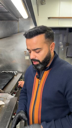 How do you have your Smash Burger? 👀 #luckysdiner #luckys #halalfood #takeaway #fastfood | Lucky’s Diner