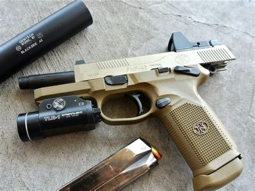 武器鉴赏：FNP-45手枪半自动手枪靶场射击（属FNP系列的.45口径放大型，主要面向美国民用枪支市场和执法机构）