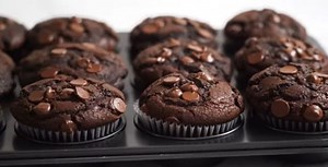 UBEDLJIVO NAJBOLJI ČOKOLADNI MAFINI: Tajna je u vrsti šećera i kafi - stari trikovi koji provereno pomažu