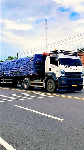 LARGE TRUCKS, LONG TRAILERS, HEAVY LOADS, SPEEDING #shorts #trending #viral