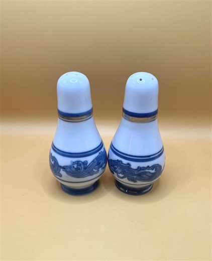 Vintage Bombay Asian Flow Blue Porcelain Salt and Pepper Shakers Blue White Table Decor - Etsy