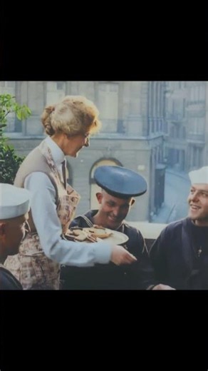 Serving food to Sailors in 1918