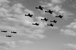 84 χρόνια από την τελευταία αερομαχία πάνω από την Ακρόπολη πριν την είσοδο των Γερμανών στην Αθήνα - fouit.gr