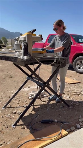 Installing stone backsplash 👏🏼