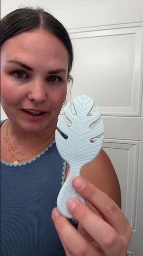 Is the Wet Brush Go Green Mini Detangler Worth Buying?
