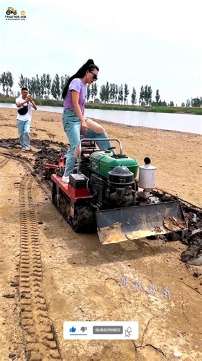 Powerful Crawler Rotary Tiller | Smart Farming Machine#SmartFarming #AgriMachine #ModernAgriculture