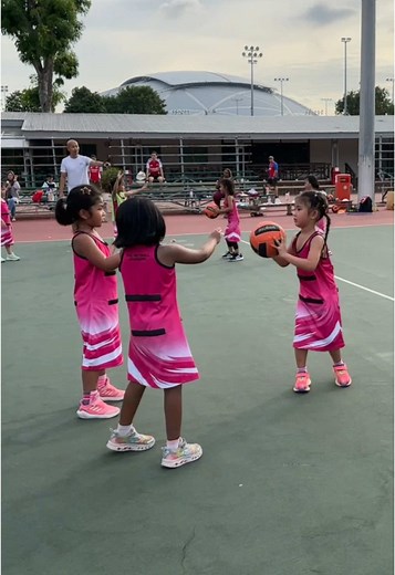 Kids Teamwork in Netball - Fun Training Moments