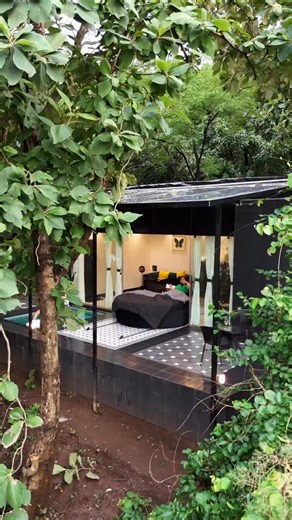 📞 For Bookings: 919175122545 / 9175333064 or DM @forestframebytheriver Not Bali 🤯 but just near Mumbai! And trust me — you’ve never seen a resort like this before 😍 This is Maharashtra’s first-ever resort where your bed literally slides out into the balcony — straight into a private pool with dreamy lake views 🌊✨ Whether it’s their romantic cabin with a couple bathtub or a luxurious family suite with an open bathtub — every corner here screams luxury & nature combined 💙 Chill at their infin