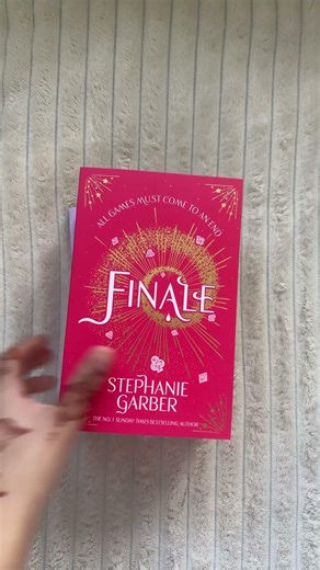 ✨𝐵𝑜𝑜𝓀 𝒽𝒶𝓊𝓁!!✨🍓 sorry I haven’t posted in a long time #books #yabooks