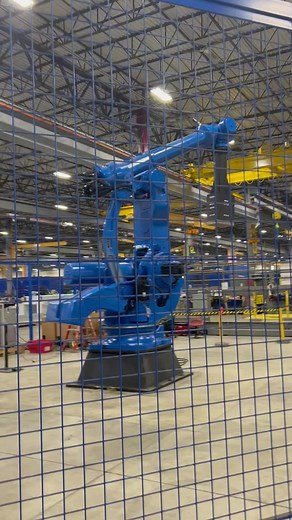 Putting this MH900 through its paces before sending it on its way to the customer! With its 900 kg payload, the MH900 robot is designed to reliably move large weldments, car bodies, agricultural equipment, pallet-loads of bricks and more. Jigless tasks are easily handled too! Want to learn more? 🔗 https://loom.ly/xmWNZwY #yaskawa #automation #robots #robotics #manufacturing #automotive #agriculture | Yaskawa Motoman