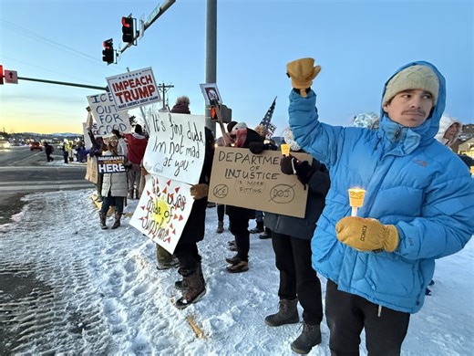 Fraser Valley holds candlelight vigil for Renee Good