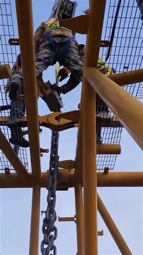 Large-scale Hoisting Technology Construction Site