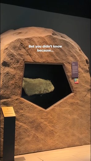 🗣️ Legend says that a strongman by the name of Badang was the one who lifted a large rock and flung it towards the Singapore River. A fragment of it was eventually found at the mouth of the river, and it became known as the Singapore Stone. 🪨 🔎 Get a closer look via roots.gov.sg and the National Museum’s Singapore History Gallery! Visit the gallery before its closure on 17 November 2025, with its last day on 16 November 2025. #SingaporeHistoryGallery #VisitSingapore #History #Museum | Nationa