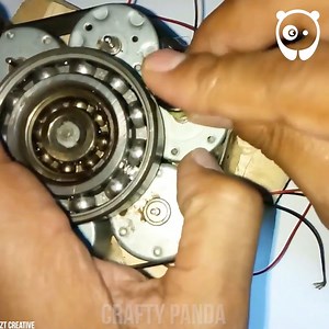 How to build your own energy generator Partner: ZT Creative: youtube.com/channel/UCWdWZ-kZOiDdC2S94O__aOQ | Crafty School