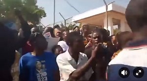 131K views · 2.4K reactions | Boakai has ordered armed security guys to not allow ex-president George Weah to enter the hall where PYJ's burial is taking place. Da different thing boakai looking for... Hayaka 凉 | CDC 2029 | Facebook