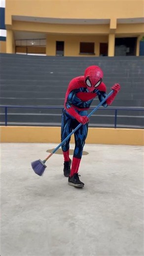 EL HOMBRE ARAÑA LIMPIANDO 🧹 #viral #spiderman #tiktok #marvel #humor #trend