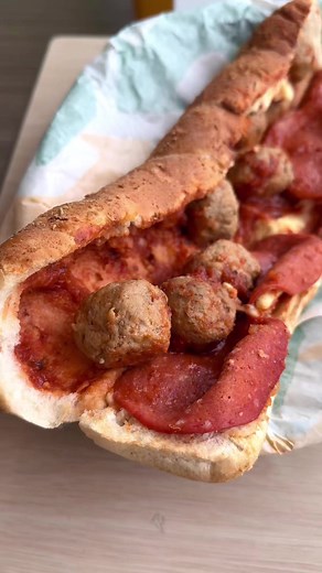 If you want some Feel Good food that tastes delicious, then you need to try the new Subway Melt Series BiteFam! The Pizza Melt and NYC Meatball Supreme Subs are bursting with flavors to satisfy your cravings. Visit your nearest Subway branch today so you can enjoy them as well! #JuanBigBite #SubwayPH #EatFreshFeelGood #SubwayMeltSeries | Juan Big Bite