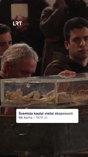 Eksponuojami Šv. Pranciškaus Asyžiečio kaulai