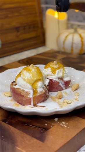 Baked Apple dessert is ready in minutes! 🍎 What toppings are you adding? 🎥 bubahoby | US Foods CHEF'STORE