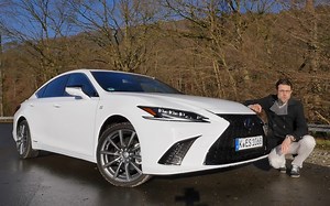 2022 雷克萨斯ES 300h F Sport-德国小伙带你极致深度评测