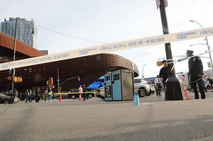 Teen shot outside Atlantic Terminal Mall in Brooklyn during rush hour