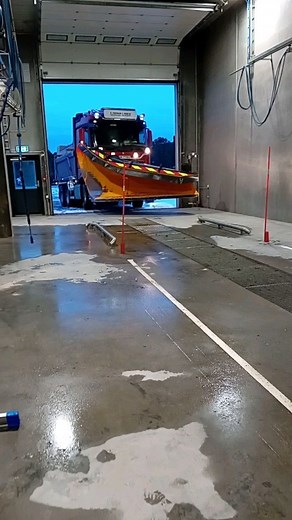 1.5M views · 8.4K reactions | Brøyteutstyr trenger også en vask innimellom. #letitshine #storfjordmaskin | Storbilvasken | Facebook