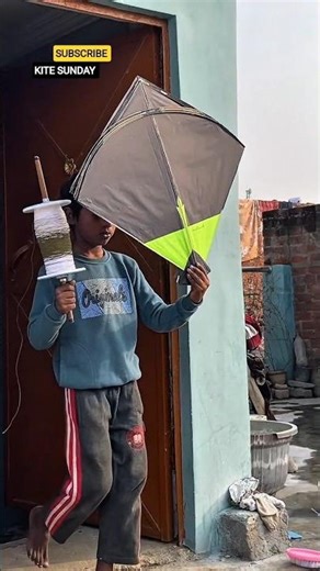 Flying Kite Sankanrit😱 #kiteflying #viralvideo #kitelover #shortsfeeds