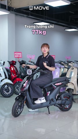 DƯỚI 16 TUỔI – NÊN CHỌN XE NÀO CHO AN TOÀN? Với các bạn học sinh dưới 16 tuổi, tiêu chí quan trọng nhất vẫn là: an toàn – dễ sử dụng – tiết kiệm. Xe đạp điện trợ lực MOVE là lựa chọn phù hợp vì: - Tốc độ an toàn cho học sinh tối da dưới 25km/h - Dễ điều khiển, nhẹ nhàng với trọng lượng chỉ 77kg - Đi xa được đến 90km/sạc trong điều kiện lý tưởng Một chiếc xe vừa đủ an tâm cho phụ huynh, vừa đủ thoải mái cho con mỗi ngày đến trường. ⚡ Đừng chọn đại hãy chọn đúng! Đưa con đến thử MOVE ngay hôm nay.