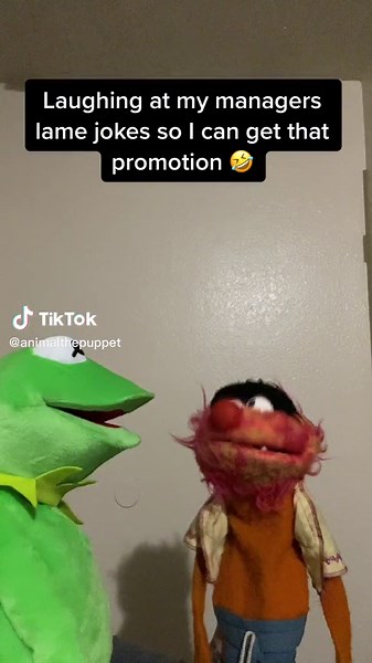 Puppet Comedy: Laughing at Managers' Jokes