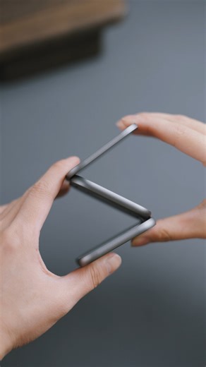 70K views · 281 reactions | I bought an iPhone 17 for this MagSafe charger. 25W Turbo. 50% in 25 minutes. iPhone. Apple Watch. AirPods. Powered together. Finally, a clean Apple fanboy setup done before 2025 ends! Did your 2025 desk setup goal actually happen? #desksetup #applefanboy #iphone17 #applewatch #airpods #SetupGoals | KUXIU | Facebook