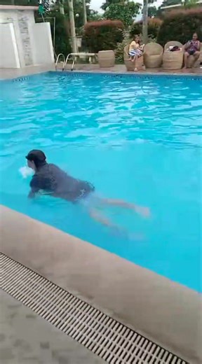 Watch our adult student in action, mastering 2 dolphin kicks 2 arm pulls with confidence and proper technique! 💪 Every stroke brings you closer to your swimming goals—whether it’s fitness, fun, or taking on triathlons. Enroll now to secure your spot – sign up today! Drop a message on our Facebook page or DM for more details. Contact No.: 09356523006 Website: www.swimtechschool.com #swimtechschool #swimtechschoolinc #learntoswim #swimteam #learntoswimprogram #adultlearntoswim #learntoswimlaguna 