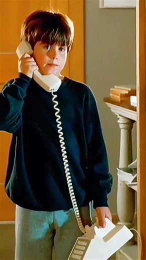 Silens Plausus on Instagram: "Jonah’s small voice carries a big hope as he calls the radio station, believing his father deserves love again. What begins as an innocent call turns into a moment heard by thousands — a child’s faith in romance quietly rewriting two lonely hearts across the city. Credit: Movie: Sleepless in Seattle (1993) Director: Nora Ephron Cast: Tom Hanks, Ross Malinger, Meg Ryan #SleeplessInSeattle #Jonah #RomanticCinema #NoraEphron #90sRomance #TomHanks #MovieMoments #LoveOnA