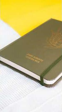 Sketchbook with rounded edges and foil personalization #bookbinding #personalizedstationery