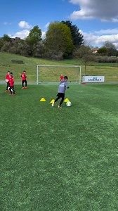 ⚽ Control tras bote conducción tiro a portería 🔥 Ejercicio completo para mejorar técnica individual 🎯 500 ejercicios filtrables y sesiones listas para aplicar 📲 Descarga la app 👉 Android: https://play.google.com/store/apps/details?id=com.sekou.futbolbasetotal 👉 iPhone: https://apps.apple.com/us/app/fútbol-base-total/id6502387593 | Ptacticalboard