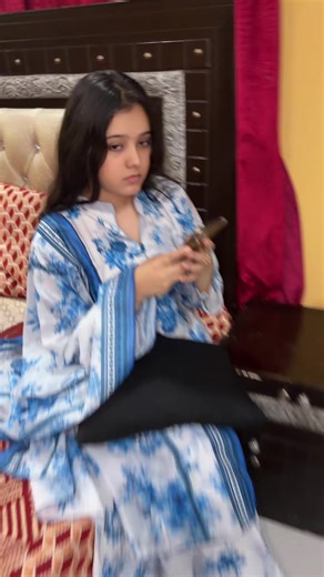 Khud Pyary Sa Pyary Tar Hury Hain - Natural Urge