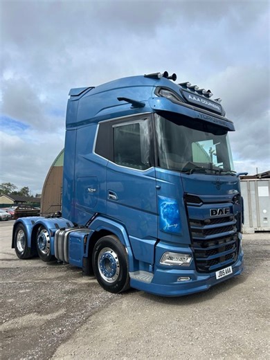 💎Stunning DAF XG Delivered 💎 Our valued customer, AAA Couriers, has just taken delivery of a limited edition, sapphire DAF XG . This DAF has been fully customised and truly one of a kind. But this isn’t just another truck. This incredible vehicle has been designed in loving memory of the owners dog Harvey! 🐾 We’re proud to have played a part in bringing this meaningful project to life. #AAACouriers #DAFTrucksUK #SapphireXGPlus #CustomDAF #CustomerSpotlight #Trucking #Haulage #Transport #Newtr