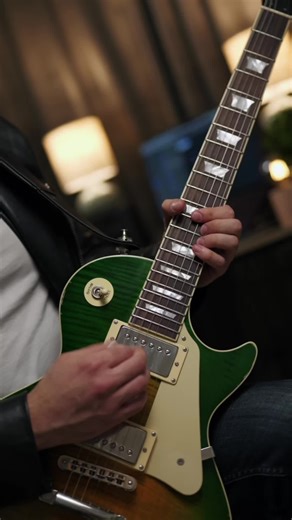 Playing the Solo from Alone 🎸 Released in 1987 by Heart, this power ballad features a soaring and emotional guitar solo by Nancy Wilson. Big ’80s tone, expressive bends, and that arena-rock feeling that lifts the whole song to another level. Pure melodic power. Follow for more iconic solos and classic rock tones. 🎶🔥 #solo #guitar #alone #heart #fyp