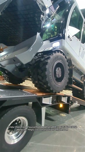 1/14 C914 wheeled excavator + custom trailer with hydraulic lift tailgate. #rc #excavator #trailer