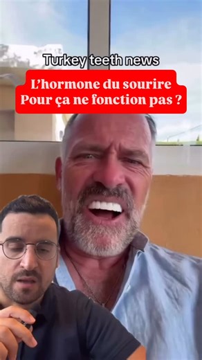 😊 Qu’est-ce qui rend un sourire vraiment harmonieux ? Certains sourires captivent instantanément. Pas seulement grâce à des dents blanches ou bien alignées, mais parce qu’ils respectent une série d’équilibres subtils. Derrière un sourire “réussi” se cache une alchimie précise entre dents, gencives, lèvres… et lumière. 🦷 La ligne du sourire : elle suit idéalement la courbe de la lèvre inférieure. Si les dents s’y inscrivent naturellement, le sourire semble fluide. Sinon, il peut paraître “cassé