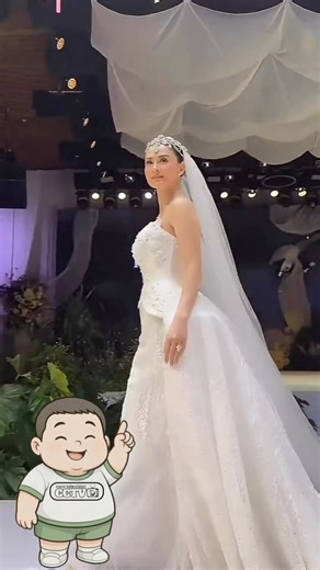 186K views · 10K reactions | DYOSA ANG ATAKE 殺 Marian Rivera as the finale model for Hacchic Couture show in Vietnam 殺 | COCO TV | Facebook