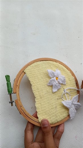 DIY Wool Flower 🌸 | Easy Handmade design for beginners #shortsfeed #diy #ytshorts