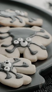 3.4K views · 76 reactions | These spiders you’ll want lurking around your house! ️️ Our creepy cookie cutter and Black Cookie Icing make an easy, spooky sweet: https://bit.ly/48EcB3i | Wilton Cake Decorating | Facebook