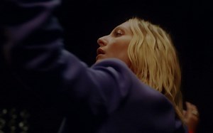 【Janie】小金发女郎 官方MV Petite Blonde 2020-10-28