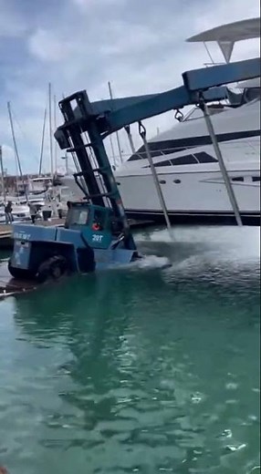 Forklift Tries to Launch a Boat — Gets Pulled Into the Water 😳🚤