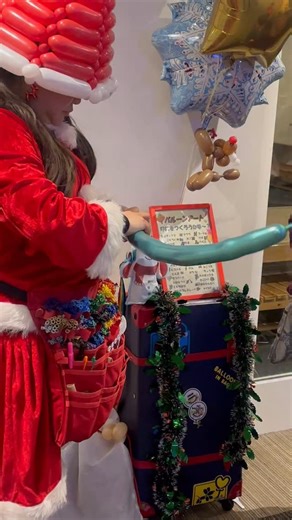 【公式】苗場プリンスホテル 苗場スキー場 on Instagram: "「バルーンアートイベント！」 バルーンアーティスト「Asuka」が、お客さまのお好みのバルーンを作ります！ さらに無料でプレゼント♪ぜひ苗場の思い出作りに！ ■バルーンアーティストAsukaのバルーンプレゼントタイム 日時： 12/20(土)、24（水）7:00P.M.～9:00P.M. 12／21(日)、25（木）8:30A.M.～10:00A.M. 7:00P.M.～9:00P.M. 場所：3号館1Fロビーフロア Balloon Artist “Asuka” will create custom balloons based on each guest’s preference! Enjoy a free balloon gift and make a special memory at Naeba ❄️ Balloon Gift Time by Balloon Artist Asuka Date & Time: Sat, Dec 20 / Wed, Dec 24 7:00 P.M. – 9:00 P.M. S