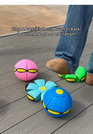 This bouncing ball is really interesting. You can flatten it and it will bounce #kidstoys #tiktokmademebuyit #fyp #toys #noscreentime