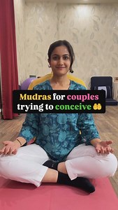 These mudras can be practiced for 15-20 deep breaths empty stomach. Yoni mudra for females & ling mudra for males!🌸 Yoni mudra helps: >> To increase prana flow towards the uterus >> Improve emotional well being >> Boosting energy Linga Mudra helps: >>To manage libido >>Improve fertility >>Improving prana flow towards reproductive organs Mudras should be practiced regularly to be able to see the effects. Mudras work slowly and takes time, so make sure to practice consistently! If you are also pl