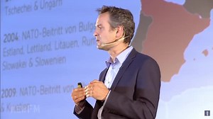Zur aktuellen Lage. Daniele Ganser erklärte bereits 2015: "Wenn Sie Putin kritisieren, kommt das in in den Abend-Nachrichten. Wenn Sie Sie die NATO-Osterweiterung kritisieren, wird das herausgeschnitten." ►►► Kompletter Vortrag: https://youtu.be/_sMfNmx0wKo | Eingeschenkt.tv
