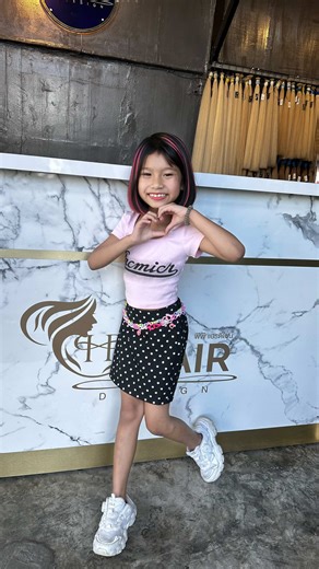 ปิดเทอมแล้ว🤩มาต่อไฮไลท์ สวยๆๆกันค่ะ คุณแม่ท่านไหนต้องการสีที่ปลอดภัยสำหรับเด็ก ไปเติมสีสันให้เด็กๆที่บ้าน PP hair design จัดให้ตามต้องการแล้ว!!! เราเลือกใช้ ASP Kitoko, COLOR DYNAMICS, semi-permanent hair color 😉 สีเคลือบที่อุดมด้วยสารสกัดจากธรรมชาติกว่า 90% มีสารบำรุงอาร์แกนออยล์และเชียร์บัทเตอร์ ให้ผมนุ่ม เงางาม ดูสุขภาพดี ปลอดภัยต่อเด็ก ✅ #pphairdesign #พีพีแฮร์ดีไซน์ #ต่อไฮไลท์เด็ก #ต่อไฮไลท์ #ต่อไฮไลต์ผมแท้